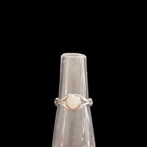 Women’s sterling silver‎ moonstone ring size 8-1/2